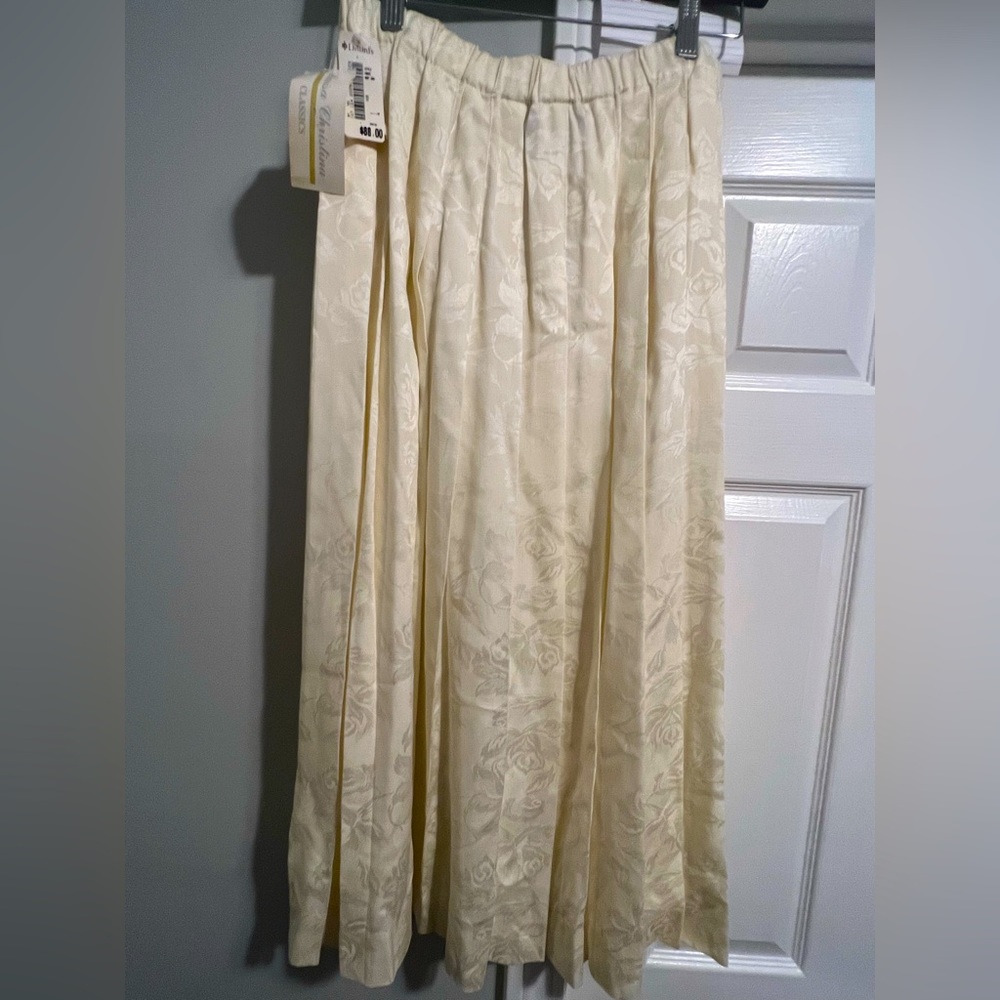 MARISA CHRISTINA DILLARDS skirt. DILLARDS/ MARISA CHRISTINA no longer exist!